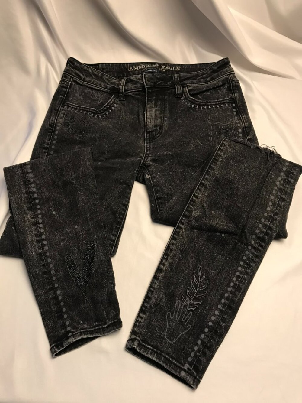 American Eagle Jeans Women's Size 4 Black Jegging 28x28 Stretch Distressed Denim
